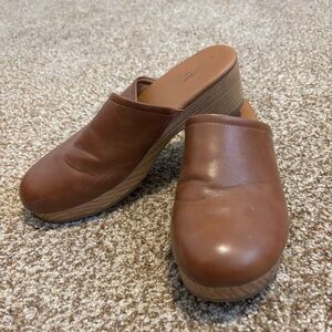 Universal Thread || Brown Faux Leather Wood Block Heel Clogs Size 8